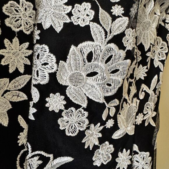 WHITE HOUSE BLACK MARKET Dress Women's Black Lace Sleeveless Size 2 - Picture 5 of 11